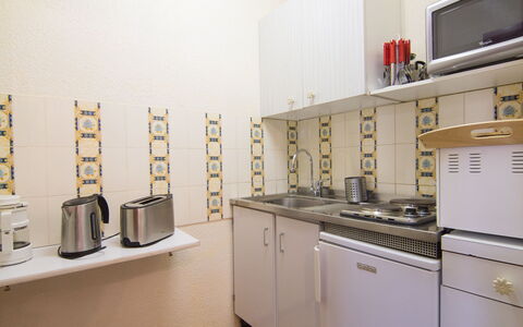 La Toussuire 260: Cabinetry, Gebäude, Produkt, Küchengerät, Countertop, Gasherd, Herd, Interior Design, Cooktop, Herd