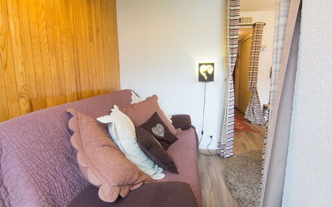 La Toussuire 260: Eigentum, Gebäude, Komfort, Holz, Bettrahmen, Interior Design, Fussboden, Flooring, Wand, Rollo