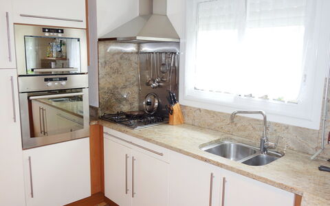 Ty Patrick: Countertop, Zimmer, Cabinetry, Küche, Eigentum, Möbel, Haus, Gebäude, Interior Design, Fussboden