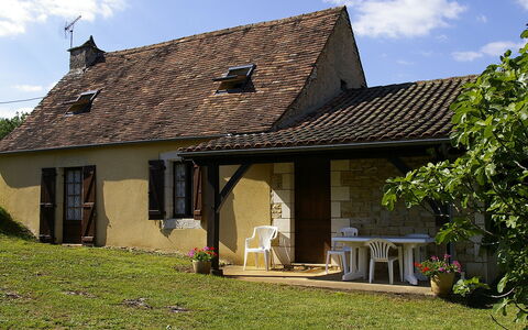 Le Champ du Lac: Himmel, Wolke, Pflanze, Gebäude, Eigentum, Fenster, Dachdecken, Haus, Grundstueck, Gras