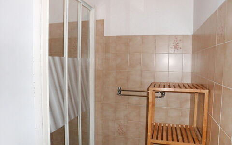 Le Champ du Lac: Produkt, Zimmer, Eigentum, Fussboden, Möbel, Wand, Haus, Interior Design, Treppe, Fliese