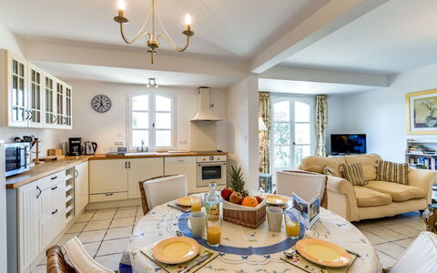 Les Migraniers 1: Zimmer, Eigentum, Möbel, Wohnzimmer, Interior Design, Gebäude, Zuhause, Gelb, Grundeigentum, Haus