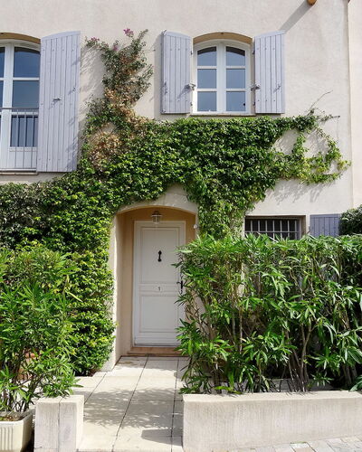 Les Migraniers 1: Eigentum, Haus, Grün, Wand, Gebäude, Die Architektur, Grundeigentum, Fassade, Zuhause, Fenster