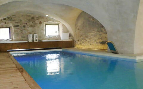 Maso Dolcevista: Wasser, Eigentum, Gebäude, Fenster, Azurblau, Schwimmbad, Interior Design, Haus, Fussboden, Wand