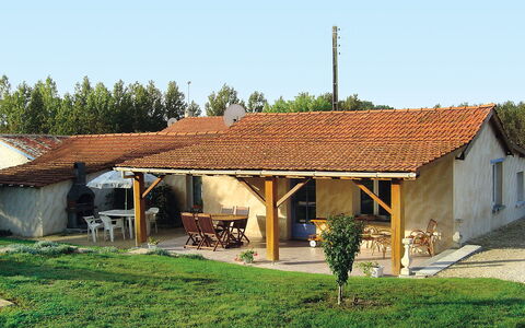 La Grangette: Eigentum, Haus, Zuhause, Dach, Gebäude, Hütte, Grundeigentum, Bauernhaus, Ländliches Gebiet, Gras