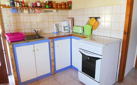 La Grangette: Eigentum, Zimmer, Küche, Möbel, Haus, Cabinetry, Gebäude, Interior Design, Major Appliance, Herd
