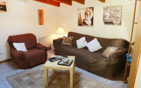 La Grangette: Zimmer, Möbel, Eigentum, Interior Design, Wohnzimmer, Tabelle, Haus, Gebäude, Fussboden, Wand