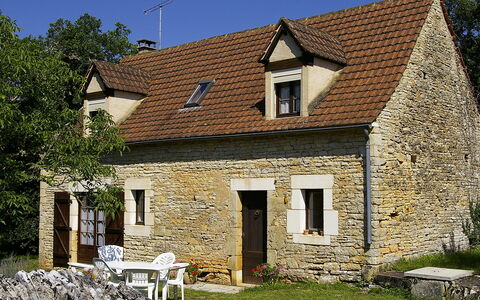 Pech Gaillard: Pflanze, Gebäude, Himmel, Eigentum, Fenster, Haus, Grundstueck, Baum, Hütte, Gras