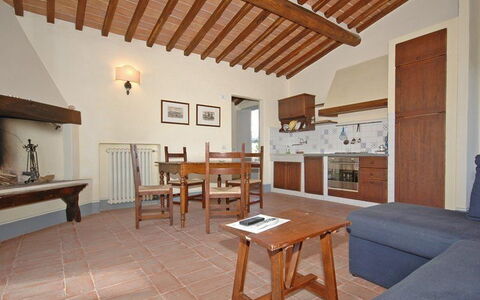 Brunello: Eigentum, Gebäude, Zimmer, Möbel, Haus, Interior Design, Decke, Grundeigentum, Zuhause, Dachgeschoss