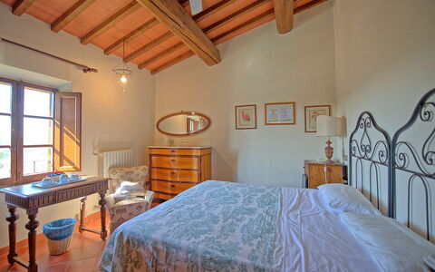Il Frantoio: Schlafzimmer, Zimmer, Eigentum, Möbel, Bett, Bettrahmen, Gebäude, Decke, Bettdecke, Interior Design
