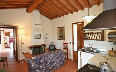 La Selva 6: Zimmer, Eigentum, Gebäude, Möbel, Interior Design, Haus, Decke, Grundeigentum, Wohnzimmer, Hartholz