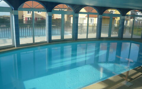 Cabourg 560: Wasser, Eigentum, Gebäude, Schwimmbad, Azurblau, Schatten, Gewässer, Die Architektur, Aqua, Fenster