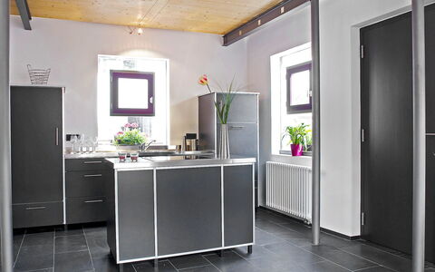 Albergo Centro: Zimmer, Fussboden, Eigentum, Interior Design, Möbel, Decke, Gebäude, Fliese, Countertop, Küche