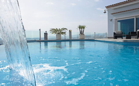 Finca Edel: Schwimmbad, Wasser, Blau, Himmel, Eigentum, Urlaub, Azurblau, Freizeit, Gebäude, Spass