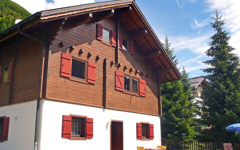 Verena: Wolke, Himmel, Gebäude, Pflanze, Fenster, Baum, Die Architektur, Haus, Hütte, Fassade