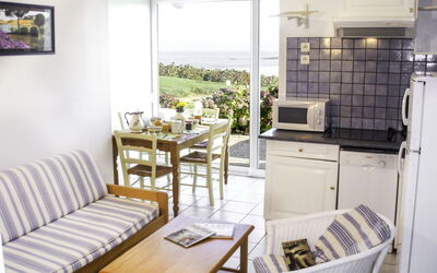 Terrasses de la Plage de Trestel 151.4: Zimmer, Möbel, Eigentum, Interior Design, Gebäude, Wohnzimmer, Haus, Fussboden, Zuhause, Tabelle