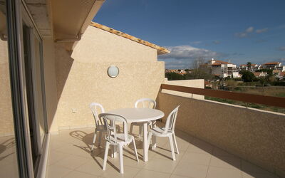 Saint Cyprien 515: Eigentum, Haus, Die Architektur, Gebäude, Zimmer, Wand, Grundeigentum, Wohngebiet, Wohnung, Himmel