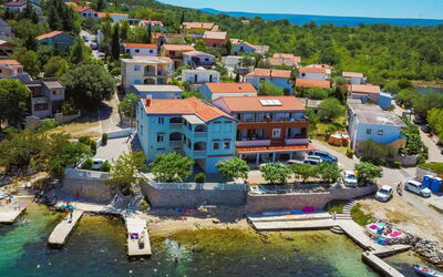 Novigrad (Zadar) 107: Wasser, Himmel, Gebäude, Eigentum, Pflanze, Azurblau, Haus, Urban Design, Natürliche Landschaft, Baum