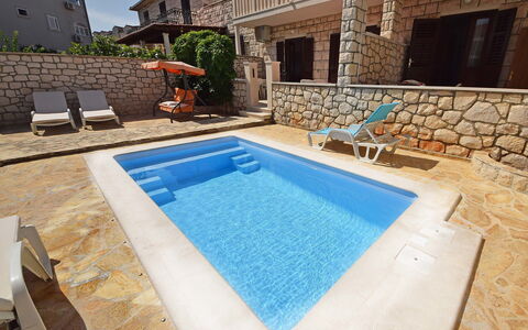 Marija: Schwimmbad, Eigentum, Haus, Grundeigentum, Gebäude, Freizeit, Villa, Zuhause, Rechteck, Estate
