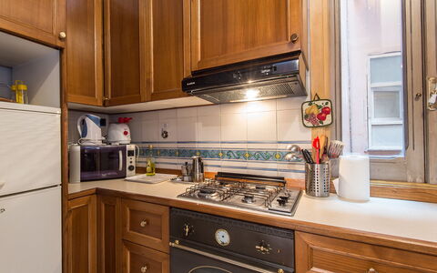 Navona: Cabinetry, Countertop, Eigentum, Möbel, Gebäude, Küche, Küchengerät, Schublade, Herd, Holz