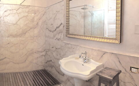 Tenuta Nucci: Badezimmer, Eigentum, Zimmer, Fliese, Wand, Interior Design, Bad Sink, Armatur, Die Architektur, Fussboden
