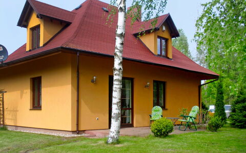 Borowikowa: Pflanze, Himmel, Fenster, Gebäude, Grundstueck, Haus, Hütte, Abstellgleis, Tür, Gras