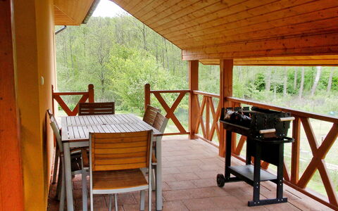 Borowikowa: Zimmer, Eigentum, Haus, Gebäude, Möbel, Tabelle, Veranda, Hütte, Grundeigentum, Interior Design
