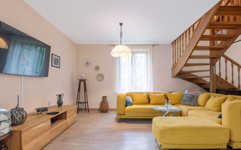 Borowikowa: Möbel, Interior Design, Couch, Flooring, Fussboden, Wand, Wohnzimmer, Holzboden, Holz, Zimmer