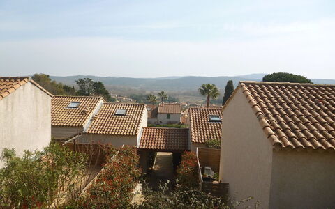 Domaine des Vignes: Dach, Eigentum, Wohngebiet, Haus, Die Architektur, Ländliches Gebiet, Gebäude, Himmel, Grundeigentum, Dorf