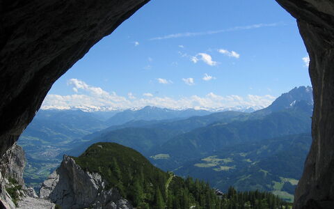 Rosi: Himmel, Wolke, Berg, Azurblau, Pflanze, Natürliche Landschaft, Biome, Baum, Bergforms, Terrain