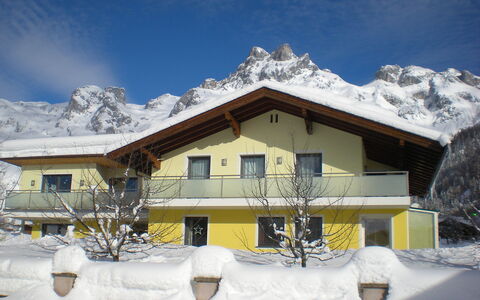 Rosi: Wolke, Himmel, Schnee, Berg, Fenster, Eigentum, Gebäude, Steigung, Haus, Einfrieren