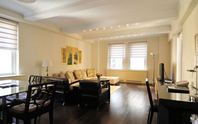 Manhattan Residence 100.28: Zimmer, Interior Design, Eigentum, Möbel, Gebäude, Fussboden, Decke, Wohnzimmer, Hartholz, Holzboden