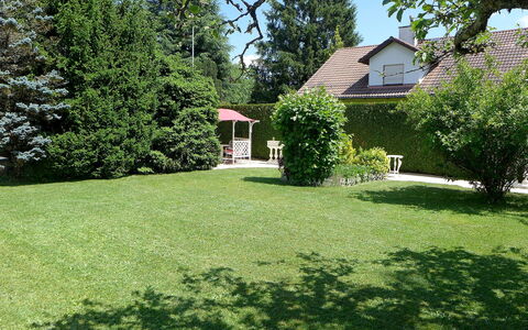 5, Chemin de la Pralay: Rasen, Eigentum, Haus, Zuhause, Garten, Gras, Grün, Baum, Garten, Strauch