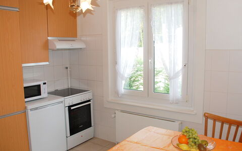 5, Chemin de la Pralay: Zimmer, Eigentum, Orange, Möbel, Interior Design, Küche, Fussboden, Gebäude, Cabinetry, Haus
