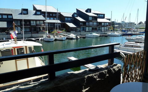 Deauville-Trouville 143: Wasser, Boot, Himmel, Watercraft, Azurblau, Gebäude, See, Gewässer, Boote Und Boating - Geräte Und Materialien