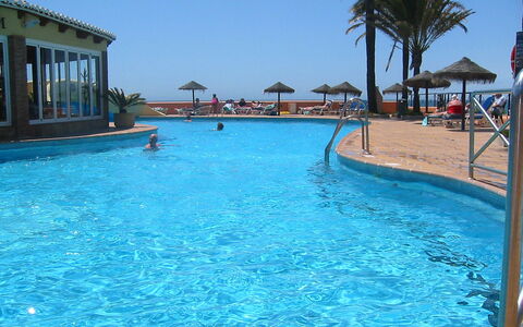 Dona Lola: Schwimmbad, Resort, Urlaub, Freizeit, Eigentum, \Stadt, Ferienort, Wasser, Freizeitzentrum, Hotel