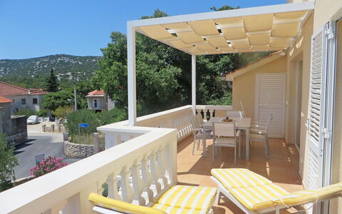 Vodice Tribunj 104: Eigentum, Grundeigentum, Gebäude, Haus, Wohnung, Wohngebiet, Terrasse, Schatten, Balkon, Zuhause