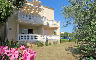 Vodice Tribunj 104: Eigentum, Haus, Zuhause, Gebäude, Grundeigentum, Villa, Hütte, Wohngebiet, Die Architektur, Estate