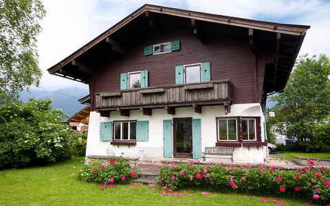 Patricia: Blume, Pflanze, Wolke, Himmel, Gebäude, Fenster, Eigentum, Haus, Baum, Grundstueck