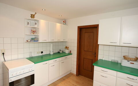 Patricia: Eigentum, Zimmer, Möbel, Cabinetry, Küche, Interior Design, Fussboden, Haus, Gebäude, Grundeigentum