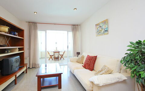 Cabo Mar: Zimmer, Wohnzimmer, Eigentum, Möbel, Interior Design, Gebäude, Grundeigentum, Fussboden, Haus, Decke