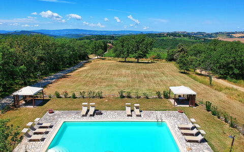 San Donato: Schwimmbad, Eigentum, Urlaub, Estate, Resort, Freizeit, Haus, Gras, Gebäude, Grundeigentum
