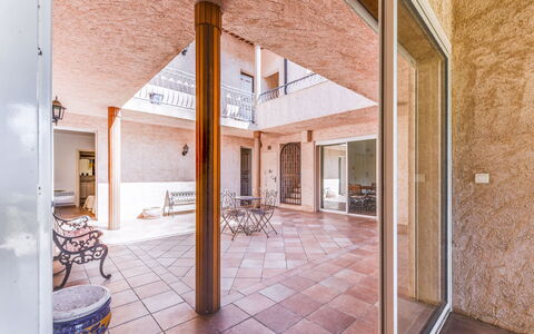 Cassou: Eigentum, Fenster, Interior Design, Holz, Couch, Gebäude, Fussboden, Flooring