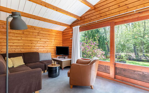 Rusthoeve 14: Pflanze, Holz, Fenster, Schatten, Beleuchtung, Die Architektur, Couch, Baum, Komfort, Wohnzimmer
