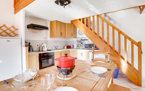 Saint Gervais 425: Eigentum, Möbel, Cabinetry, Holz, Interior Design, Countertop, Beleuchtung, Regale, Die Architektur, Fussboden