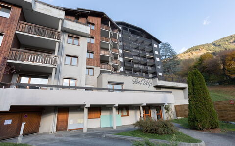 Saint Gervais 425: Pflanze, Himmel, Gebäude, Eigentum, Fenster, Baum, Urban Design, Eigentumswohnung, Wohngebiet