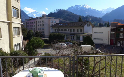 Interlaken 400: Berg, Eigentum, Bergforms, Himmel, Gebäude, Gebirge, \Stadt, Haus, Grundeigentum, Wohnung