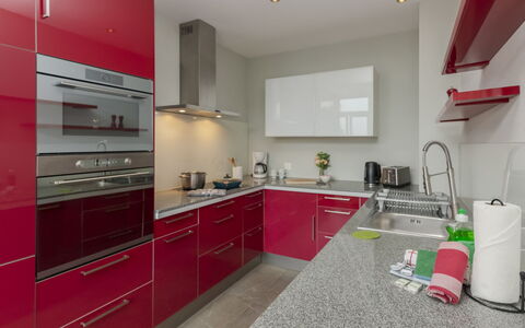Interlaken 400: Küche, Countertop, Küchengerät, Cabinetry, Interior Design, Major Appliance, Flooring, Möbel, Herd, Fussboden