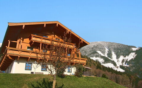 Moderegg: Himmel, Pflanze, Gebäude, Berg, Steigung, Haus, Holz, Baum, Natürliche Landschaft, Schatten