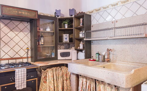 Spanish Steps: Zimmer, Eigentum, Interior Design, Möbel, Gebäude, Haus, Wand, Countertop, Zuhause, Küche
